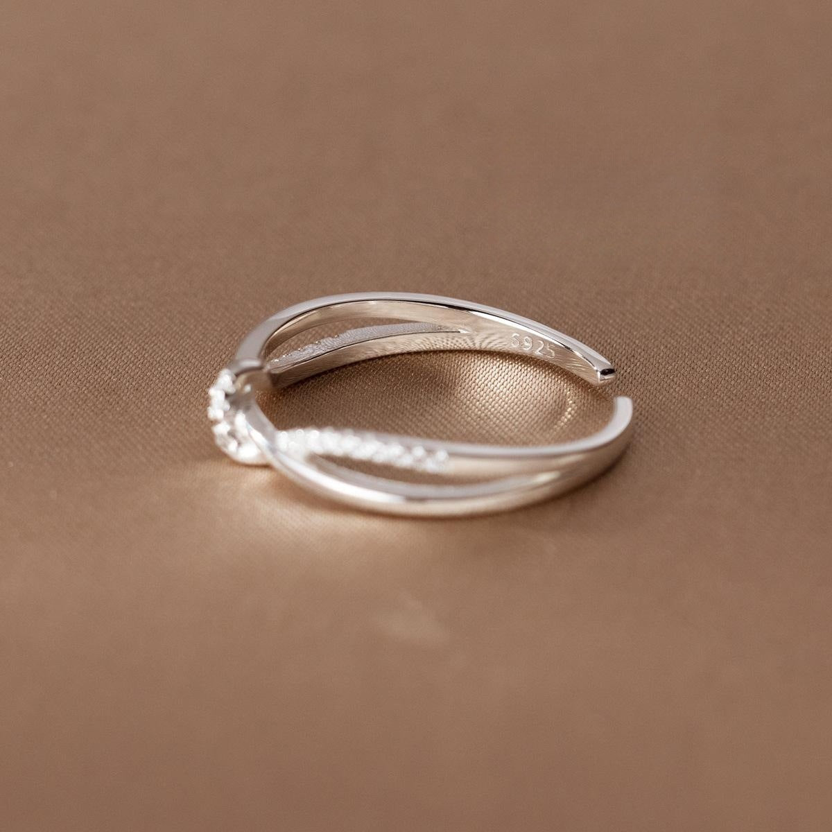 Hollow Double-layer Winding Knotted Ring