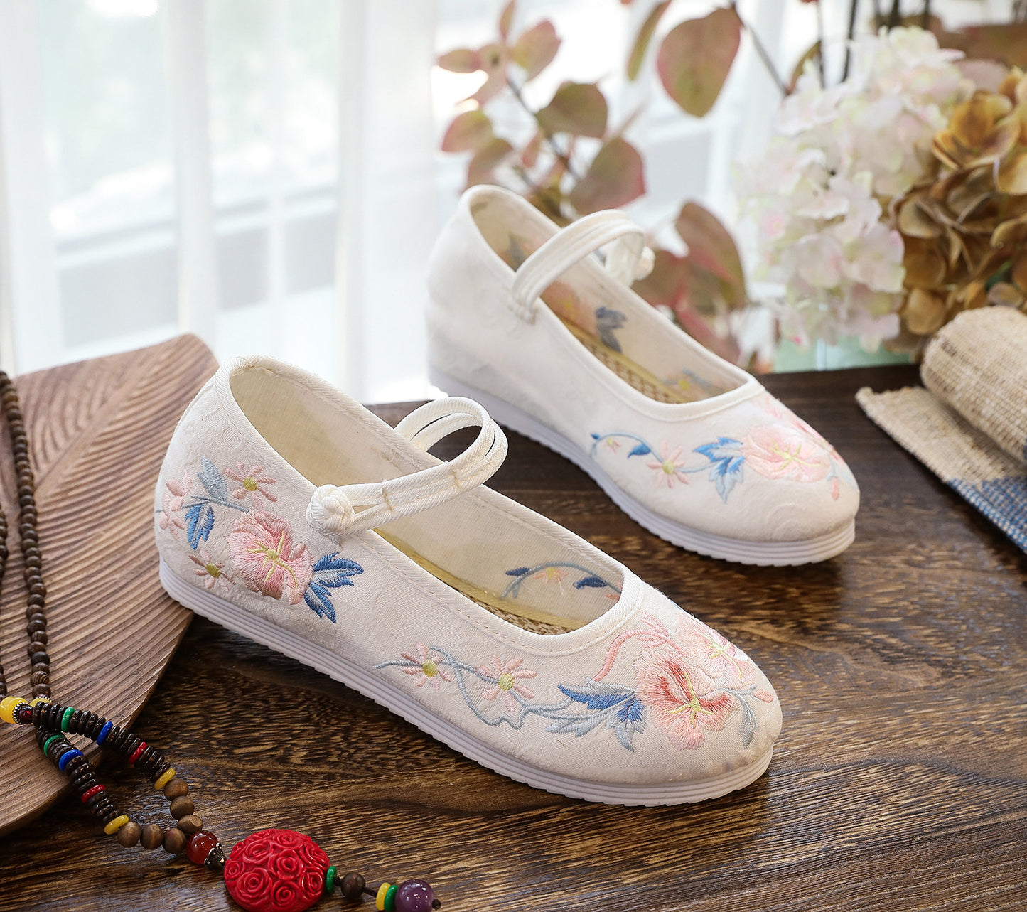 Chinese Style Round Head Embroidered Female Flat Cloth Shoes