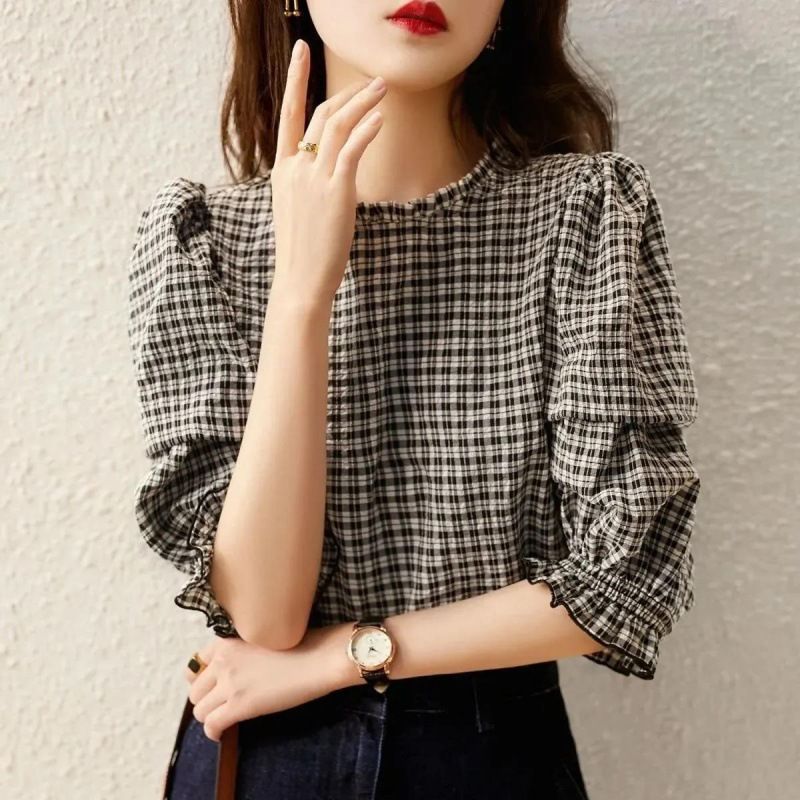 Fashionable All-match Slimming Black And White Lattice Pattern Bottoming Shirt