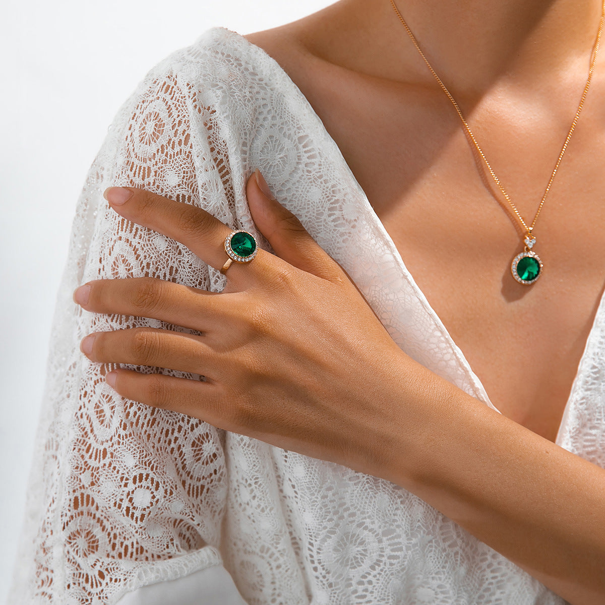 Fashion Simple Water Brick Round Emerald Jewelry Suit